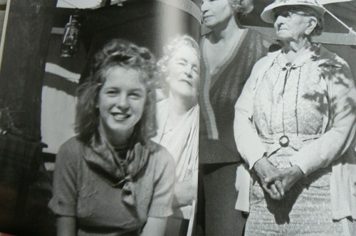 LIFE Magazine-Remembering Marilyn Monroe 2009 Special, Vol.9, No.6 LN - Picture 3 of 17