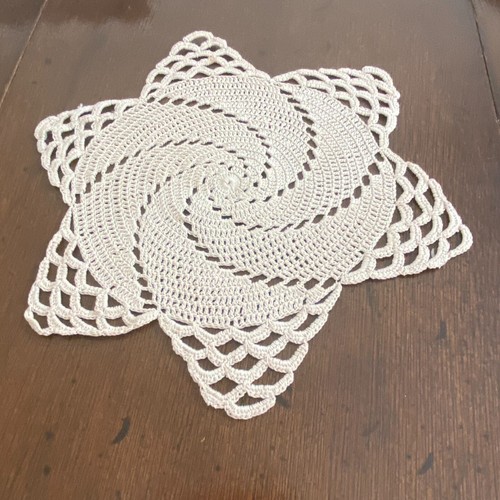 Tovaglia centrino pizzo uncinetto forma stella rotonda beige decorazione casa tovaglietta 9" - Foto 7 di 7