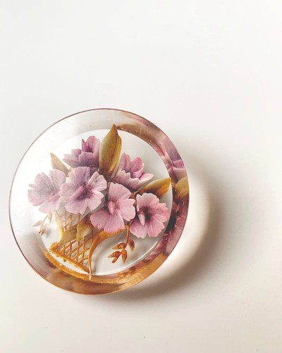 Vintage Pink Flowers in a Basket Reverse Carved Clear Perspex Brooch 1950's - Picture 3 of 6