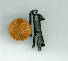 Pompe d'évier sec miniature maison de poupée en fonte / ne fonctionne pas 1 1/2" H OA