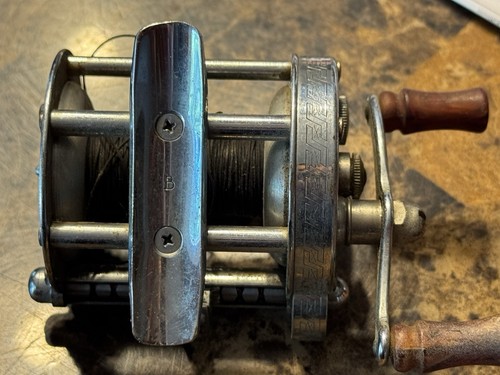 Vintage Pflueger Akron Jeweled 1893L Bait Casting Reel Made In USA - Picture 2 of 5
