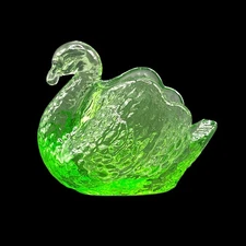 Vintage L.E. Smith Green Glass Swan Individual Salt Dip Salt Cellar