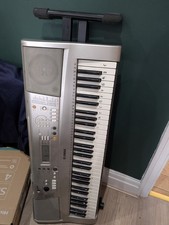 Yamaha PSR-E313 61-Key Electronic Keyboard