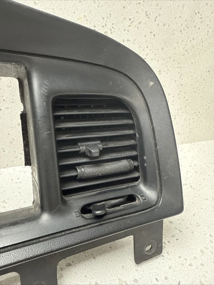 1998-2011 Ford Crown Victoria Grand Marquis Dash Bezel 3W73-54044D70-ACW OEM - Imagem 4 de 4