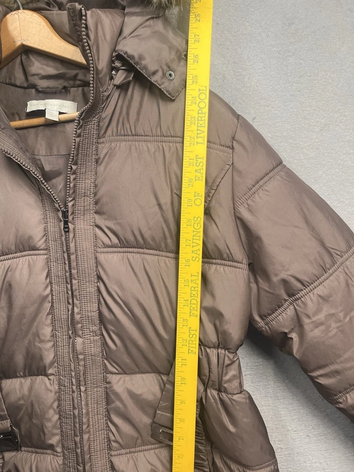 Женское пальто-пуховик New York & Company размер XL отделка искусственным мехом на капюшоне серо-коричневое  - Изображение 3 из 4