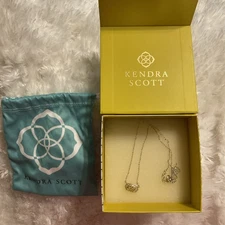 Kendra Scott Elisa Filigree Pendant Necklace in Gold  Plated