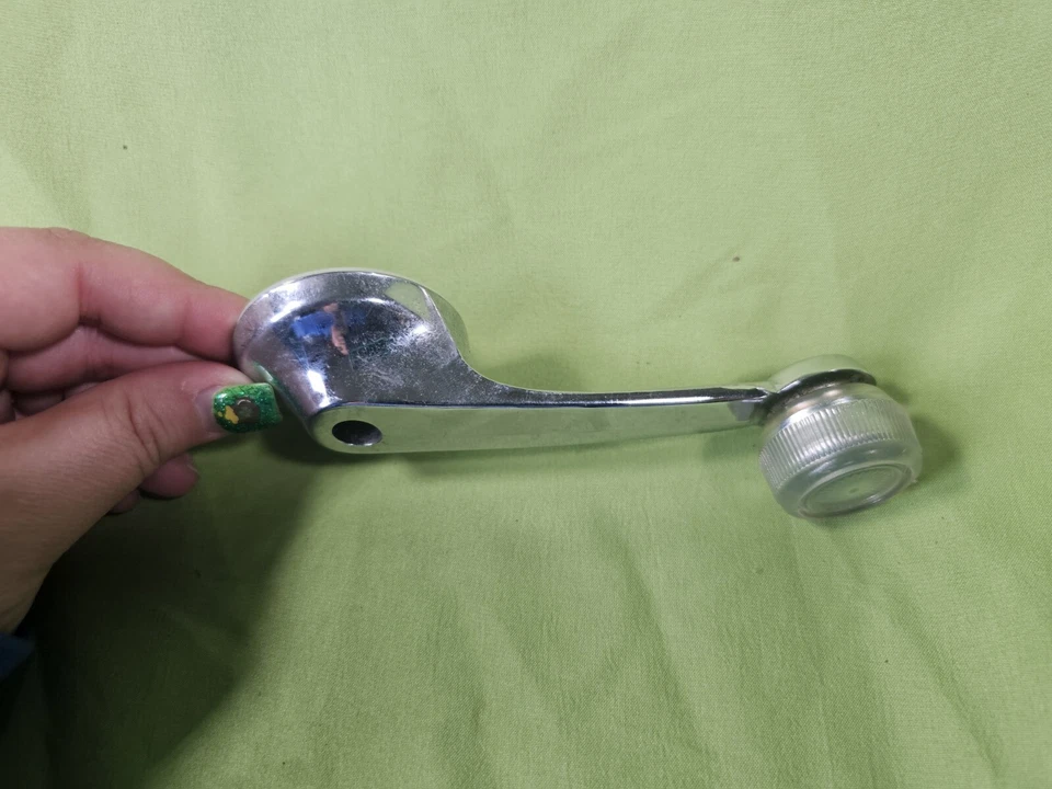 1980 - 1987 年福特有限公司 Crown Victoria Vic 手动车窗曲柄原始设备制造商 — 第 3/4 张图片