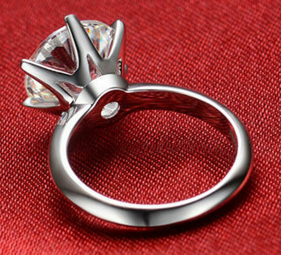 RINGJEWEL 1.70 Ct VVS1 Silver Moissanite Solitaire Pendant - Real Lab-Created Moissanite Necklace