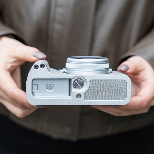 Media funda para cámara Fujifilm X100VI cubierta de cuero con inserto de empuñadura hecha a mano - Imagen 6 de 23