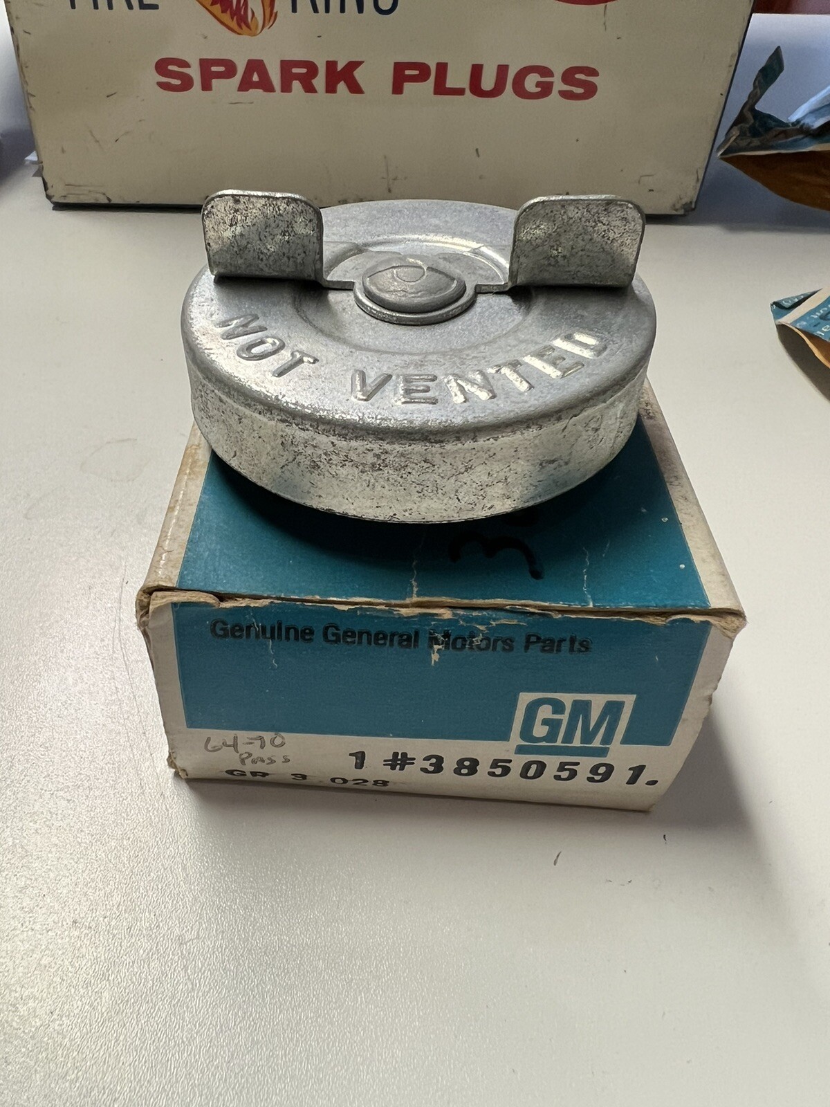 6469 CHEVELLE CHEVROLET BUICK CADILLAC GAS CAP GM NOS 3850591 40573