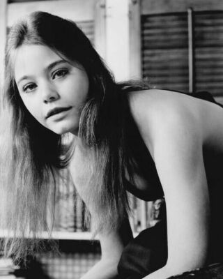 Susan Dey cleavage pose leaning forward Laurie The Partridge Family