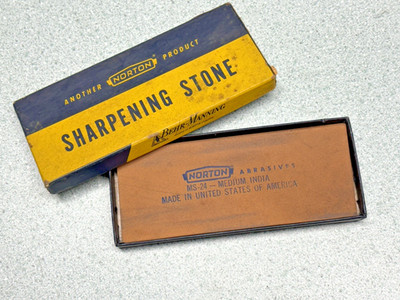 NORTON Medium India Round Edge Slip Stone FS24 Oil Sharpening Chisel Plane