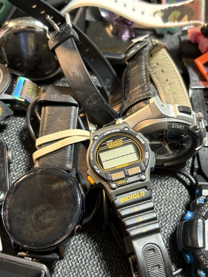 Lote de (35) relojes digitales/fitness Apple, Samsung, Timex, Ironman, Fitbit sin probar Foto 4 de 4