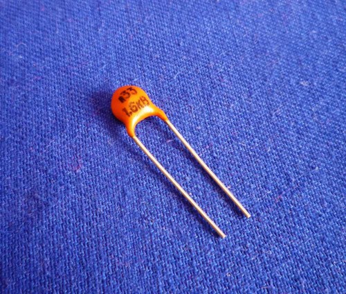 CAPACITOR K15-5 48963580 WCZ 330pF 1.6kV - Picture 1 of 2