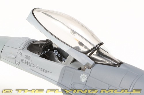Hobby Master 1:72 F-16V Fighting Falcon ROCAF 21st TFG #6619 - Picture 3 of 8