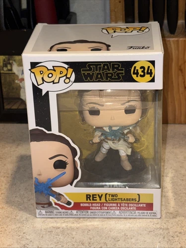 Funko Pop! Vinyl: Star Wars - Rey Two Lightsabers #434 Clean Bobblehead Figure