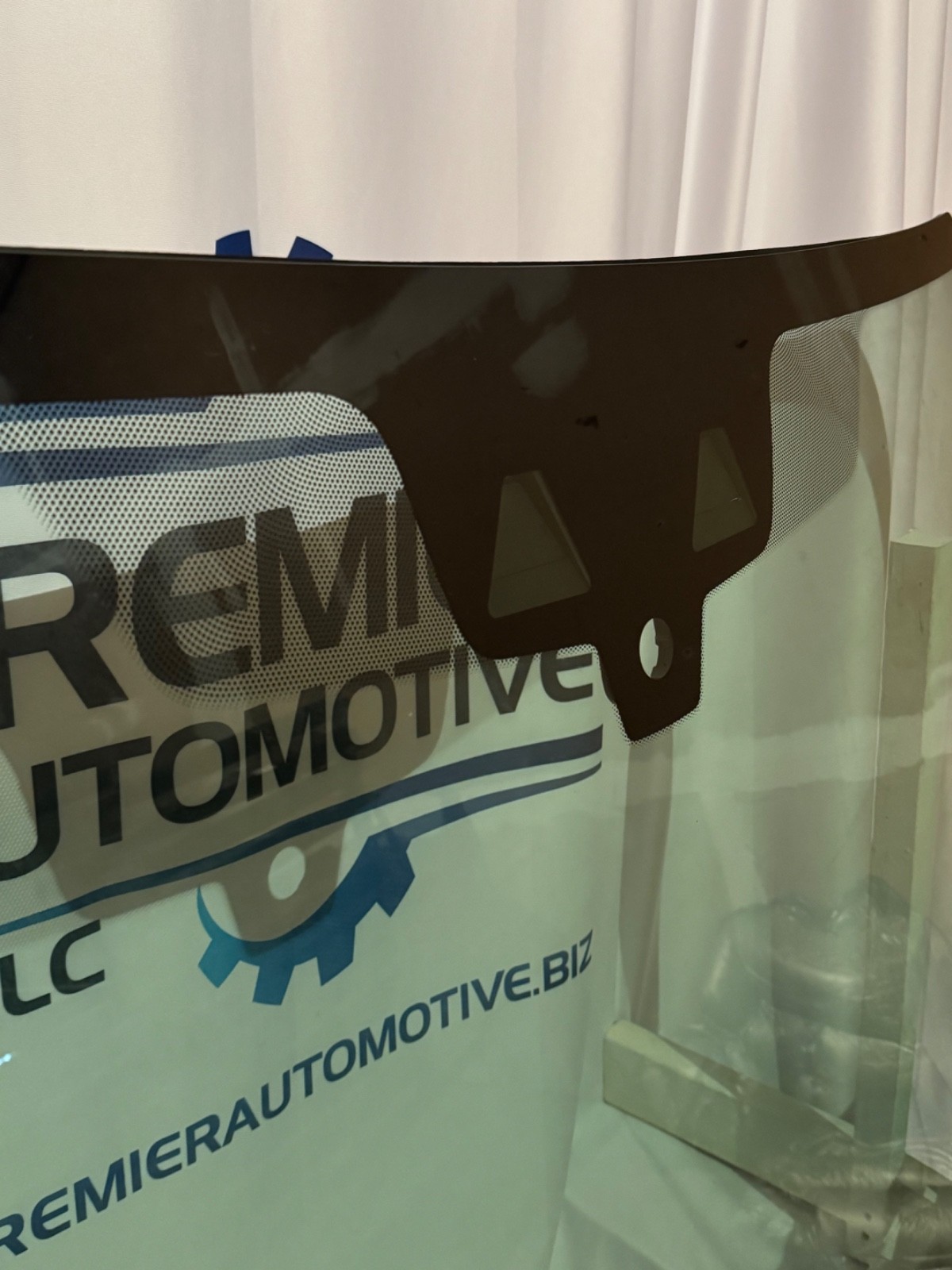 NEW *** Rolls Royce Cullinan Windshield ***