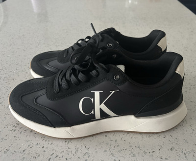 Calvin Klein Men s Black/White Low Top Lace-Up Athletic Sneakers Logo