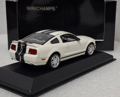 ミニカー MINICAMPS 436-082022 Ford Mustang Ford Mustang GT 2005 White with Black Stripes 1:43 Minichamps