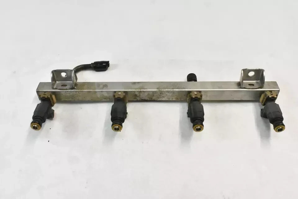 02-07 Maserati Coupe Spyder M138 4.2L V8 Left Side Fuel Injection Rail Line OEM