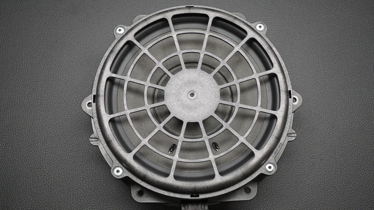GENUINE OEM PORSCHE MACAN 95B FRONT LEFT OR RIGHT DOOR SPEAKER