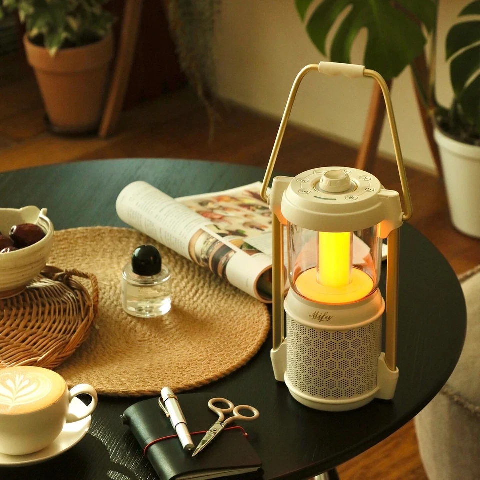 Altavoz Bluetooth Mifa Lyra, Sonido 360°, Luz LED, IP67, Batería 31hr, Blanco Foto 2 de 4