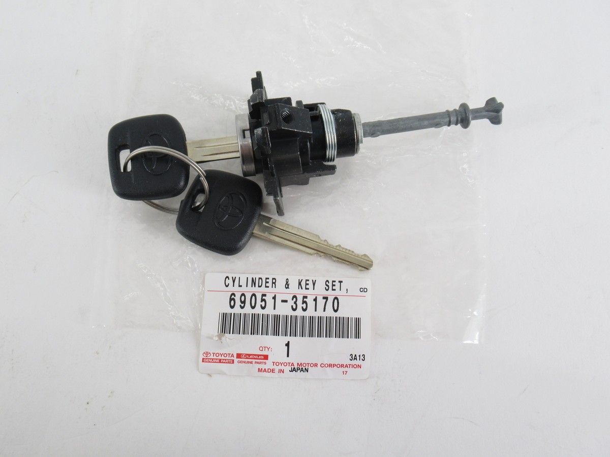 その他 RT-72974 Genuine OEM Toyota 69051-35170 Passenger RH Door Lock Cylinder 07