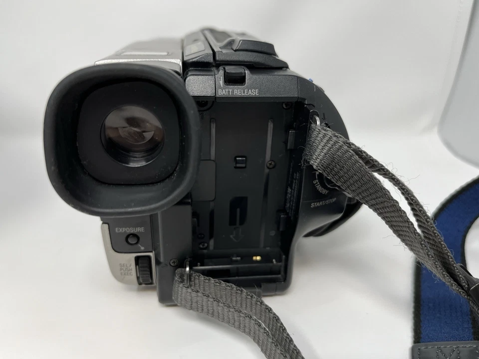 Sony Handycam CCD-TR940 Silver Black 72x Digital Zoom Hi8 Stereo Camcorder - Image 3 of 4