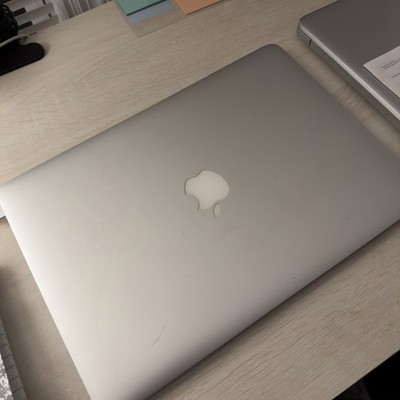 Apple MacBook Air 13-inch 2017 Intel i5 8GB 128GB SSD macOS Monterey Silver
