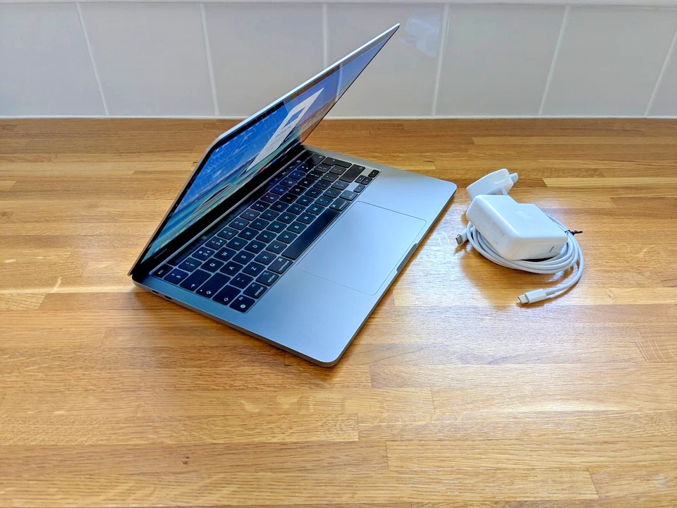 Apple MacBook Pro 13 A2338 2022 M2 3,2GHz 8GB 256GB Tahoe 26,1 OS Grau R93 LESEN! - Bild 3 von 4