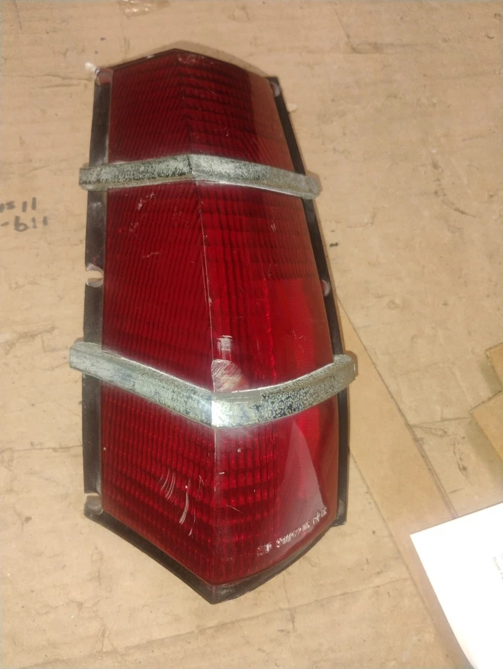 Lente de luz trasera 3478980 OEM Mopar 1972-1973 NOS Dodge Coronet Station Wagon Foto 4 de 4