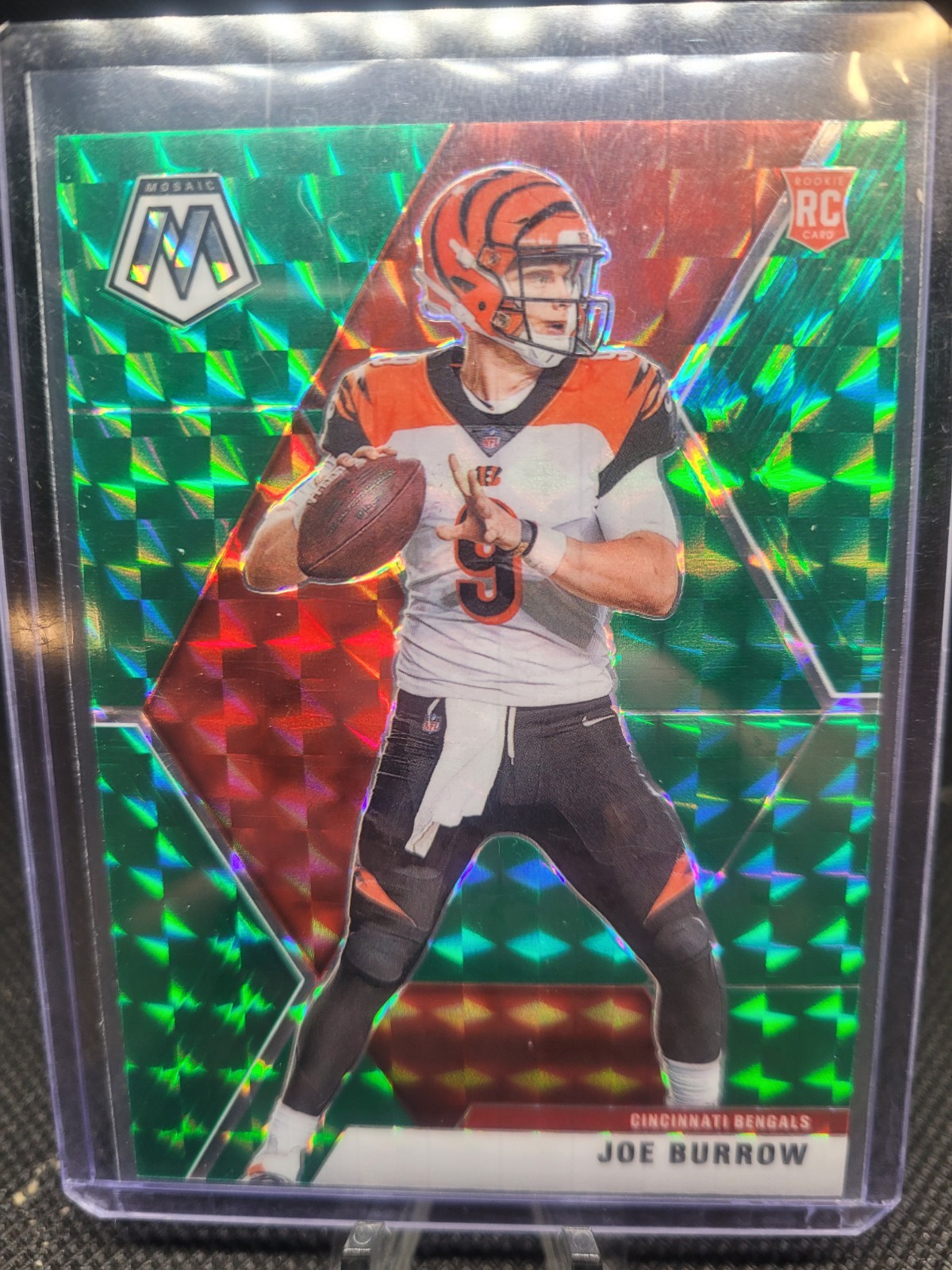 2020 Panini Mosaic - Rookies Joe Burrow #201 Green Mosaic Prizm (RC)