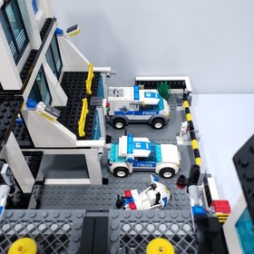 Lego 2008 City Town Police Headquarters 7744 With Manuals 99% Complete