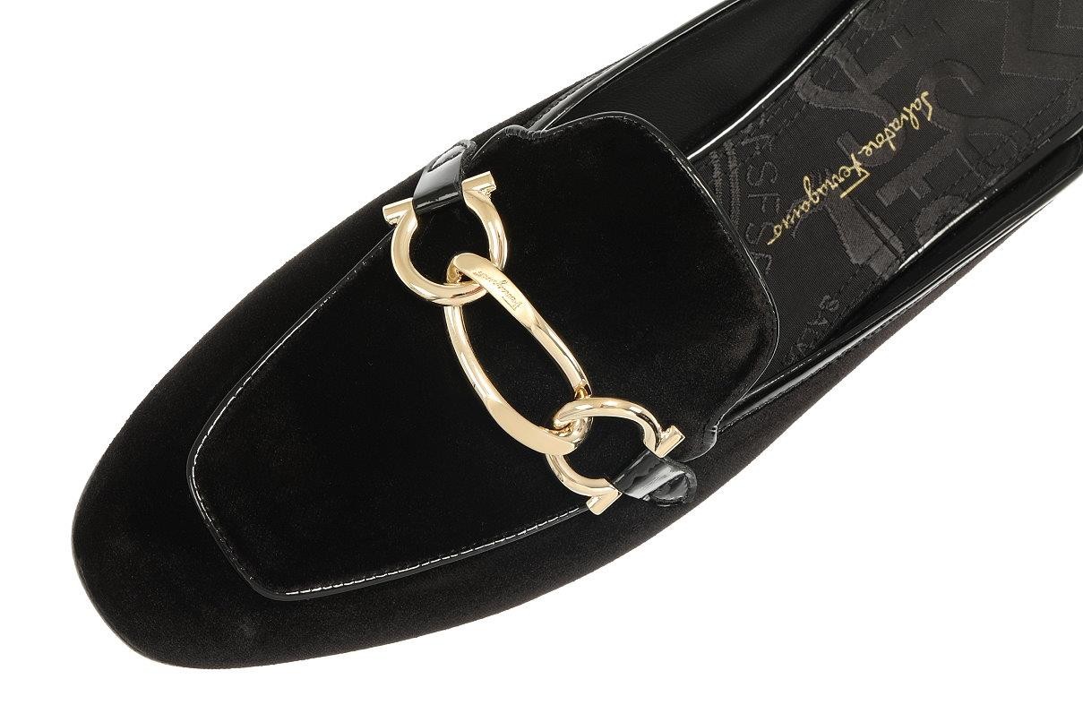 NEW SALVATORE FERRAGAMO LADIES BLACK VELVET LOGO CHAIN SLIPPER SHOES 8.5 C image 6