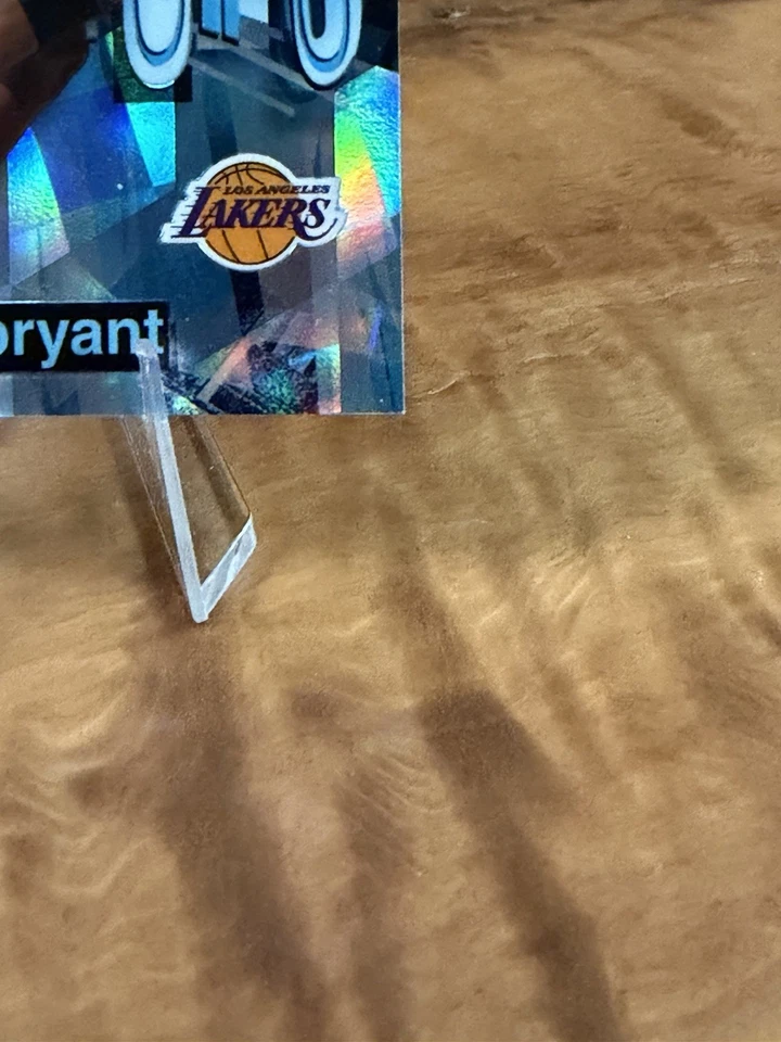 Fleer NBA Kobe Bryant Elevators 2000 Los Angeles Lakers Flair Showcase Foto 4 de 4