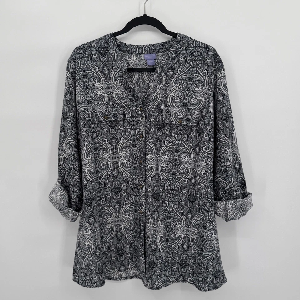 Blusa Laura Scott Mujer 3X Paisley Botón Frontal Negra Blanca Mangas con lengüeta enrollable Foto 2 de 4