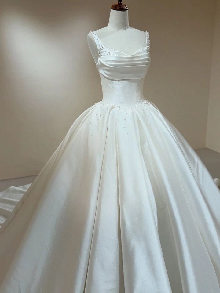 Elegantes vestidos de novia de satén con cuentas fuera del hombro barrido tren vestidos de novia Foto 2 de 4