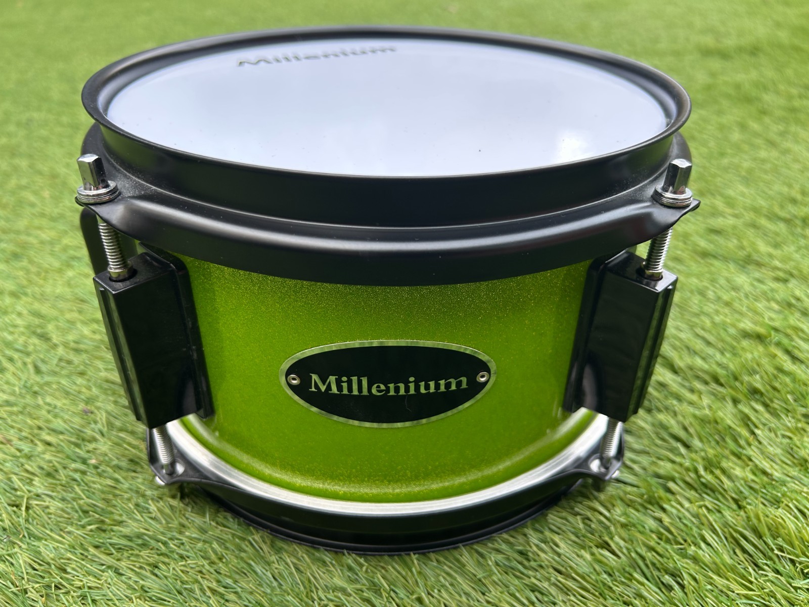 MILLENIUM 08'' x 05'' Rack Tom in Green sparkle Black hardware photo 1
