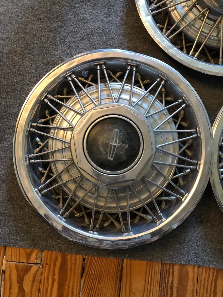 Lincoln Continental Mark Town Car 1983-1989 15" radios de cable juego de 3 tapacubos Foto 3 de 4