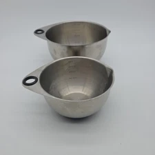 Pampered Chef Stainless Mixing Bowls Set of 2 Pour Spout 8 Cup 16 Cup No Lids