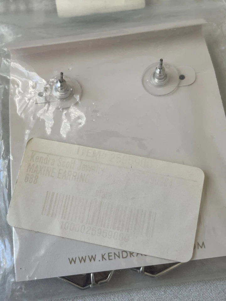 Pendientes Kendra Scott Maxine Vintage en 'Starlet' con herrajes de plata Foto 4 de 4