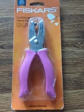 Fiskars - Cushioned Grip Hand Punch - Heart - 1/4in - Confetti / Tag - Brand New
