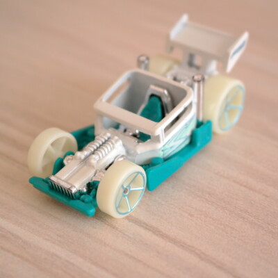 2017 BONE SPEEDER HOT WHEELS DRUCKGUSS AUTO SPIELZEUG
