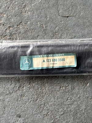 Neuer Org. MB Zierstab A 1236903580 für W 123 Limousine etc