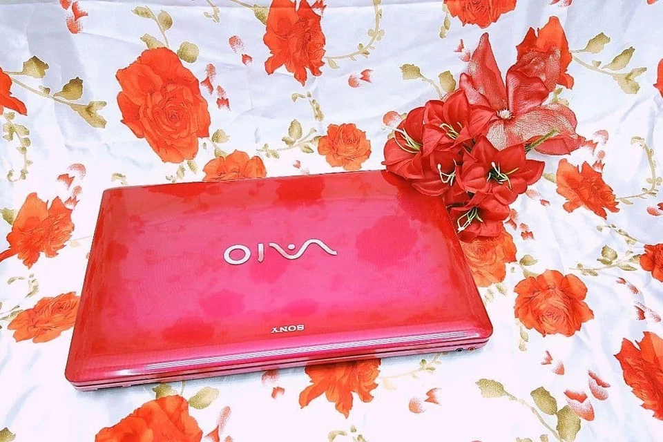 SONY VAIO Laptop - Core i5 - 15.6in - - Windows 11 - Office - Pink - Image 4 of 4