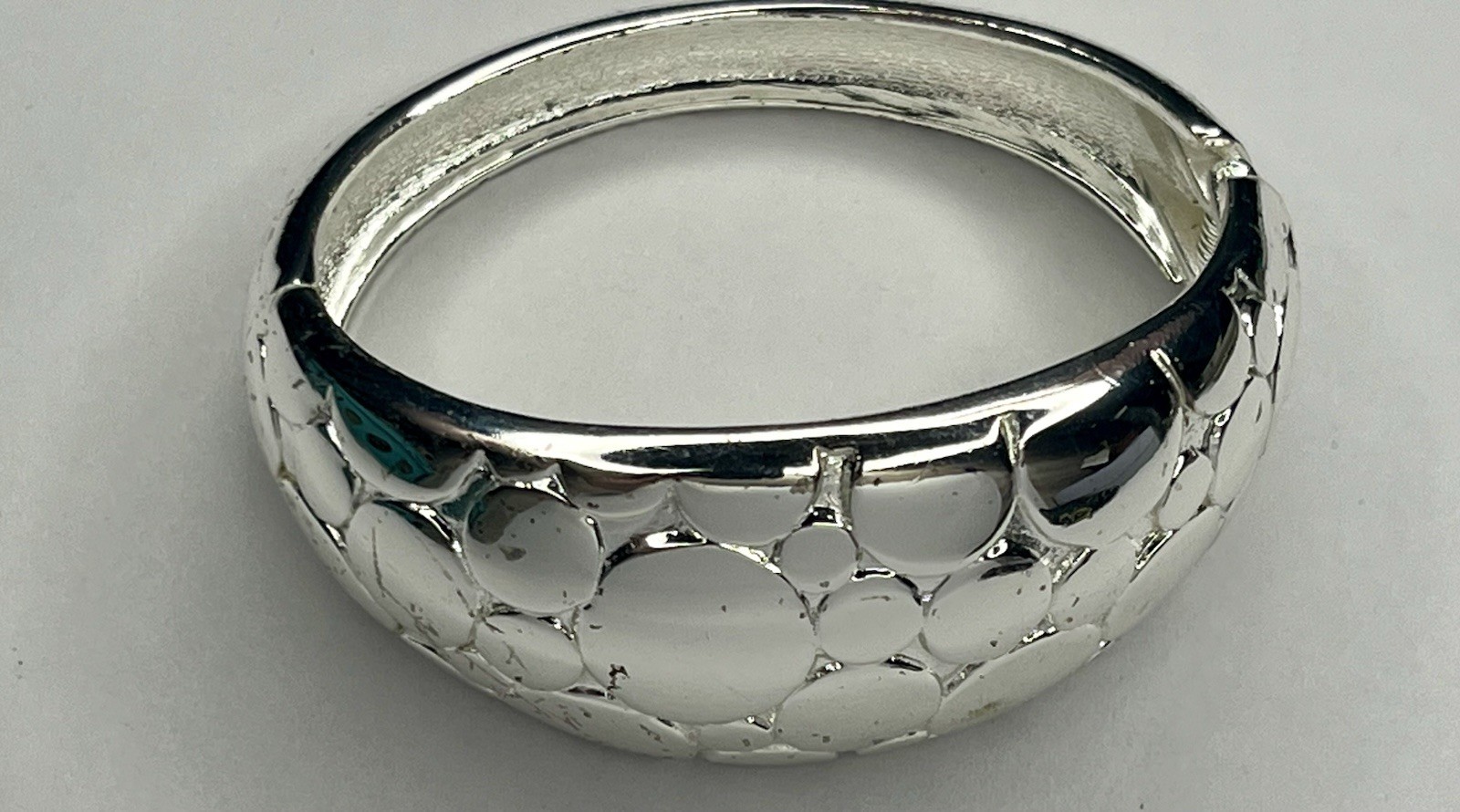 Dome Bangle Braclet In Silvertone. - image 5