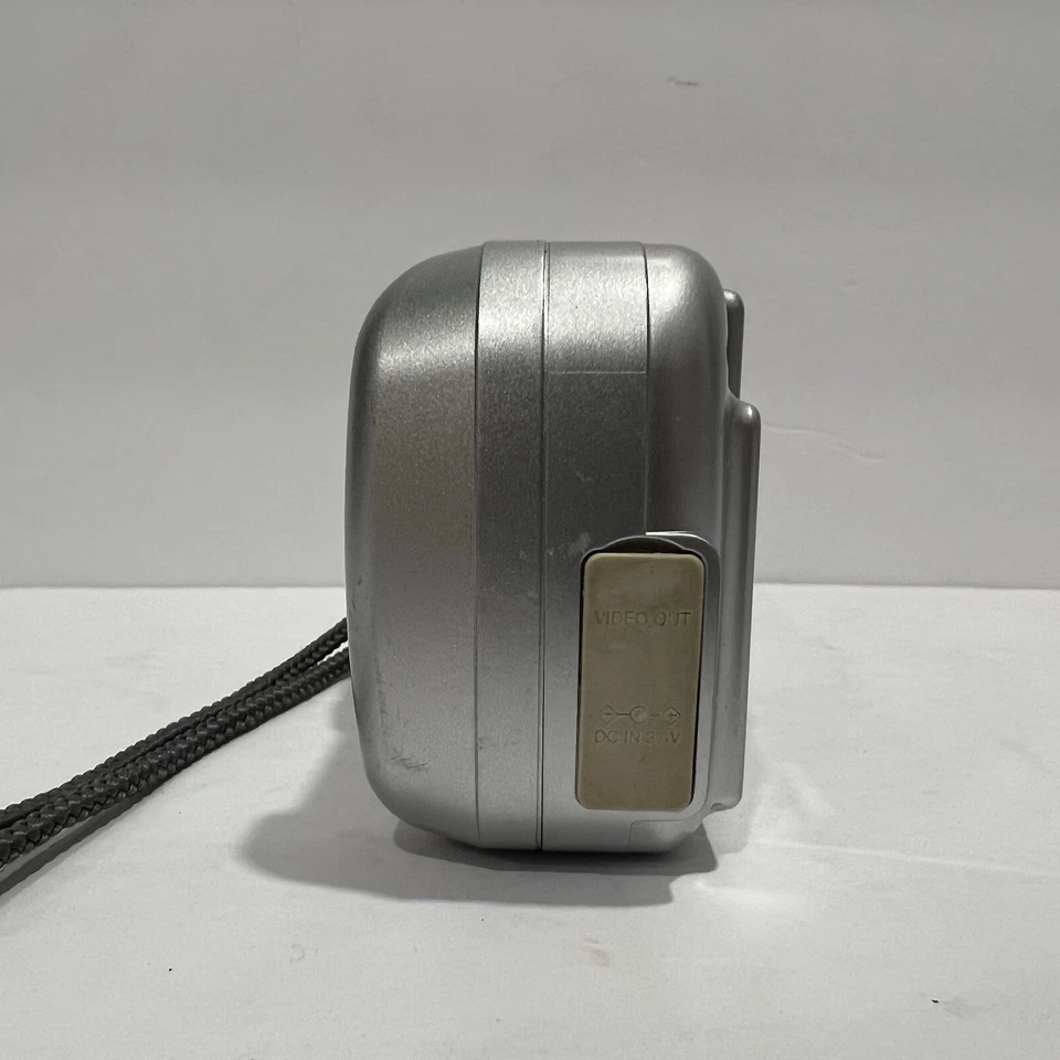 Olympus CAMEDIA D-390 Digital Camera Silver 2.0MP – Tested & Working - Image 4 of 4