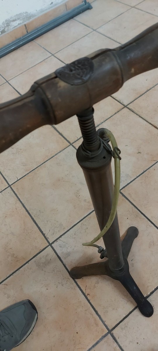 Ancienne pompe à vélo Okè - Collection
