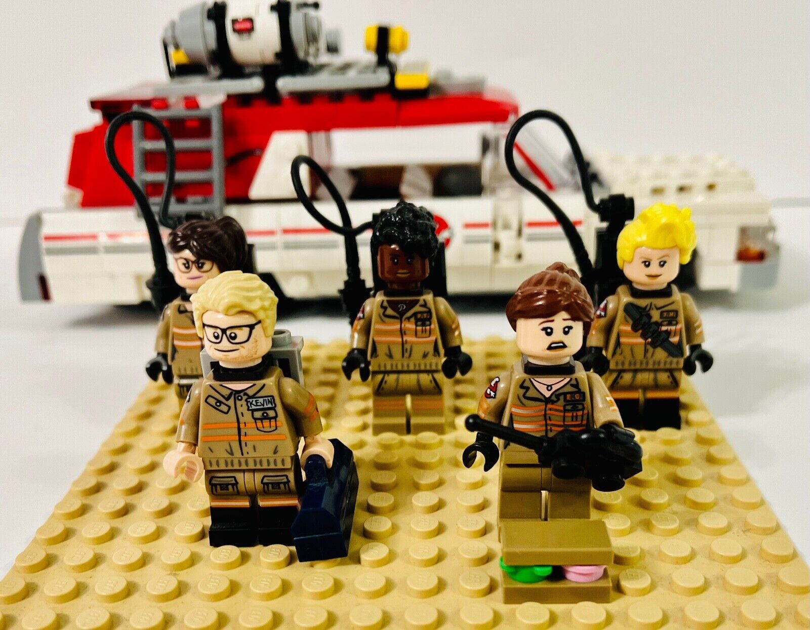 LEGO Ghostbusters 75828 Ecto-1 & 6 Unique Minifigures Used Good Condition & Accs