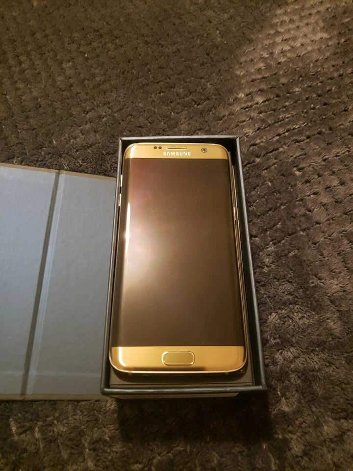 100% Original phone Samsung Galaxy S7 edge 32GB Gold color. Unlocked🔓 - Image 3 of 4